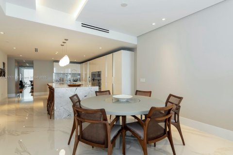 Condo in Bal Harbour, Florida, 3 bedrooms  № 1868438 - photo 16