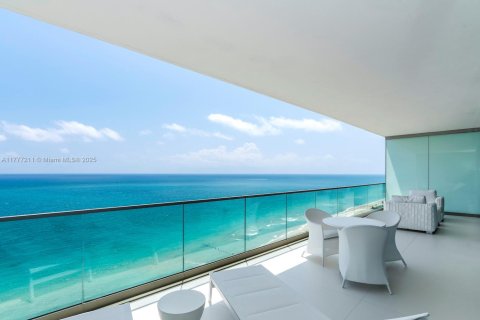 Condo in Bal Harbour, Florida, 3 bedrooms  № 1868438 - photo 1