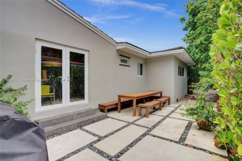 Villa ou maison à vendre à Coral Gables, Floride: 3 chambres, 191.01 m2 № 1969222 - photo 24