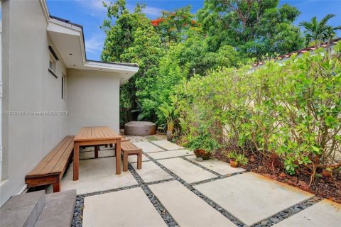 Villa ou maison à vendre à Coral Gables, Floride: 3 chambres, 191.01 m2 № 1969222 - photo 23