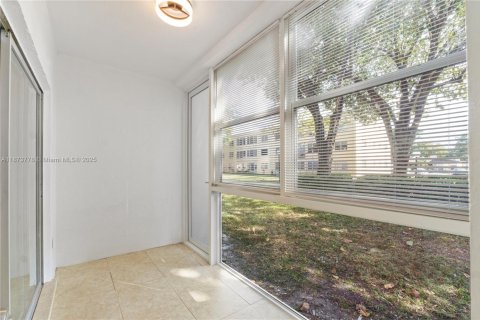 Copropriété à vendre à Hollywood, Floride: 1 chambre, 67.82 m2 № 1983206 - photo 18