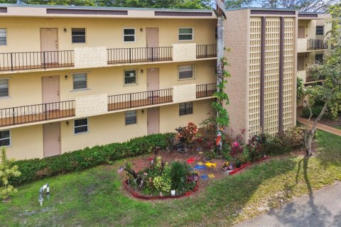 Copropriété à vendre à Hollywood, Floride: 1 chambre, 67.82 m2 № 1983206 - photo 1