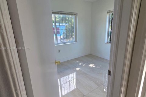 Villa ou maison à louer à Miami, Floride: 2 chambres, 120.4 m2 № 1925110 - photo 14
