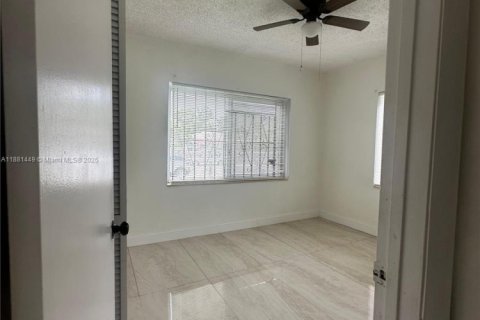 House in Miami, Florida 2 bedrooms, 120.4 sq.m. № 1925110 - photo 5