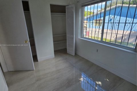 Villa ou maison à louer à Miami, Floride: 2 chambres, 120.4 m2 № 1925110 - photo 12