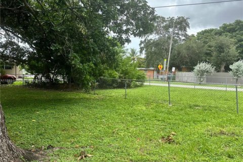 House in Miami, Florida 2 bedrooms, 120.4 sq.m. № 1925110 - photo 9