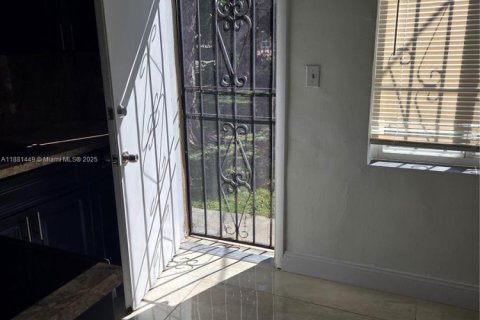 Villa ou maison à louer à Miami, Floride: 2 chambres, 120.4 m2 № 1925110 - photo 15