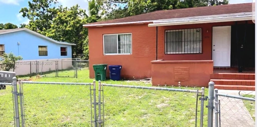 House in Miami, Florida 2 bedrooms, 120.4 sq.m. № 1925110