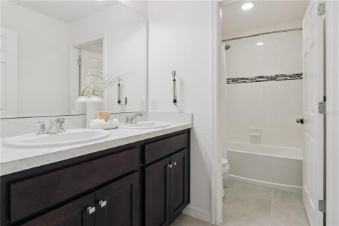 House in Davenport, Florida 4 bedrooms, 226.68 sq.m. № 2236754 - photo 29