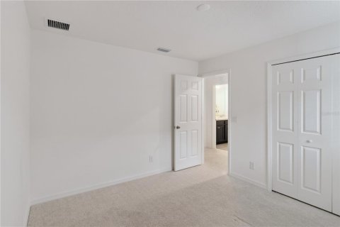 House in Davenport, Florida 4 bedrooms, 226.68 sq.m. № 2236754 - photo 25