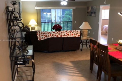 Condominio en alquiler en Pembroke Pines, Florida, 1 dormitorio, 95.97 m2 № 1933638 - foto 21