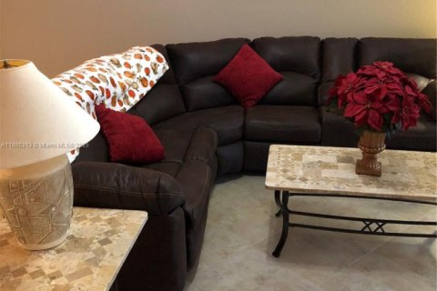 Condominio en alquiler en Pembroke Pines, Florida, 1 dormitorio, 95.97 m2 № 1933638 - foto 6