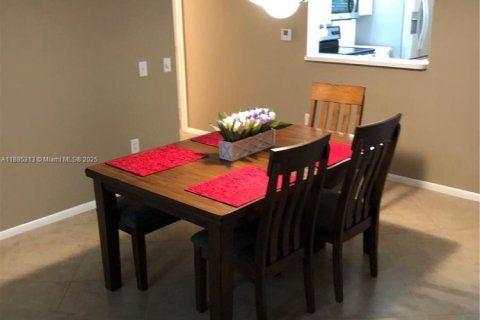 Condominio en alquiler en Pembroke Pines, Florida, 1 dormitorio, 95.97 m2 № 1933638 - foto 18