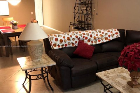 Condominio en alquiler en Pembroke Pines, Florida, 1 dormitorio, 95.97 m2 № 1933638 - foto 11