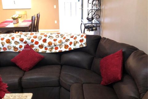 Condominio en alquiler en Pembroke Pines, Florida, 1 dormitorio, 95.97 m2 № 1933638 - foto 5