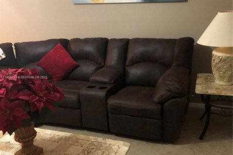Condominio en alquiler en Pembroke Pines, Florida, 1 dormitorio, 95.97 m2 № 1933638 - foto 10