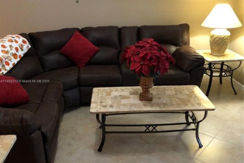 Condominio en alquiler en Pembroke Pines, Florida, 1 dormitorio, 95.97 m2 № 1933638 - foto 3
