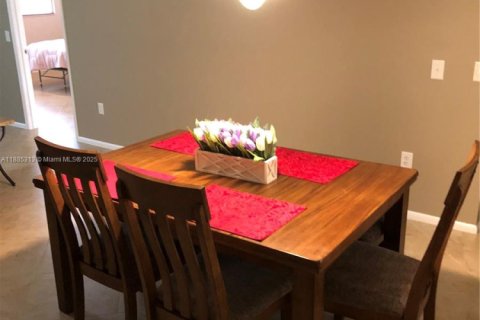 Condominio en alquiler en Pembroke Pines, Florida, 1 dormitorio, 95.97 m2 № 1933638 - foto 19
