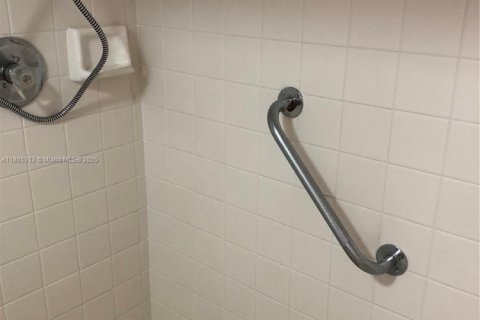 Condominio en alquiler en Pembroke Pines, Florida, 1 dormitorio, 95.97 m2 № 1933638 - foto 24