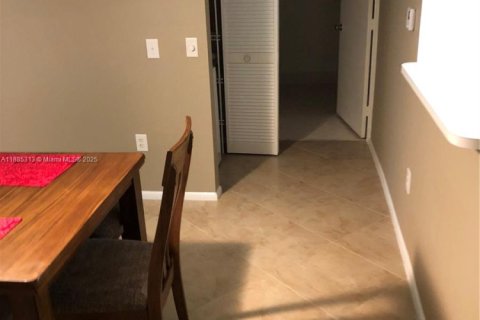 Condominio en alquiler en Pembroke Pines, Florida, 1 dormitorio, 95.97 m2 № 1933638 - foto 22
