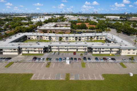 Condo in Miami Gardens, Florida, 1 bedroom  № 1954173 - photo 18