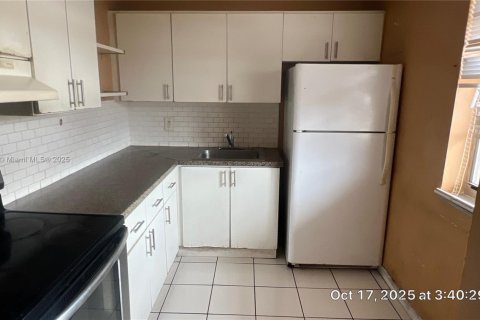 Condo in Miami Gardens, Florida, 1 bedroom № 1954173 - photo 6