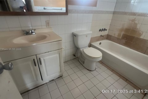 Condo in Miami Gardens, Florida, 1 bedroom № 1954173 - photo 11