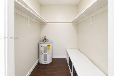 Condo in Miami Gardens, Florida, 1 bedroom  № 1954173 - photo 16