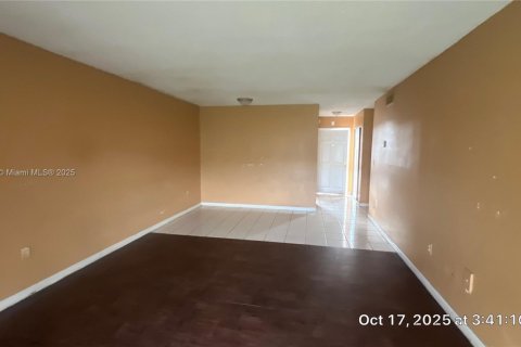 Condo in Miami Gardens, Florida, 1 bedroom № 1954173 - photo 10