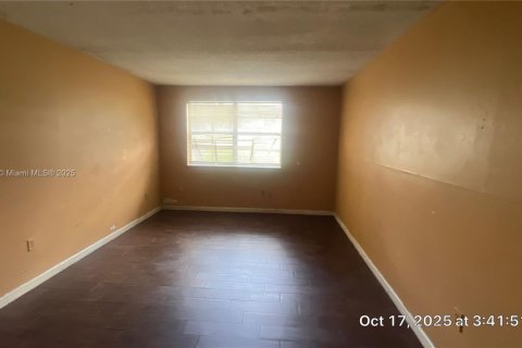 Condo in Miami Gardens, Florida, 1 bedroom № 1954173 - photo 14