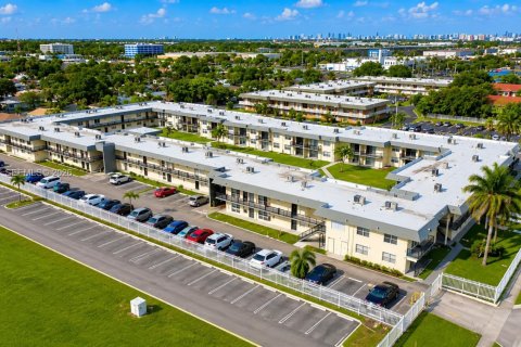Condo in Miami Gardens, Florida, 1 bedroom  № 1954173 - photo 17