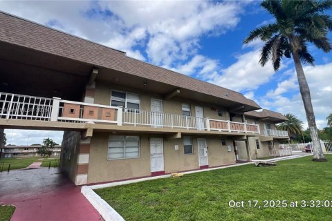 Condo in Miami Gardens, Florida, 1 bedroom № 1954173 - photo 3