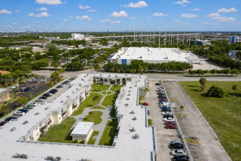 Condo in Miami Gardens, Florida, 1 bedroom  № 1954173 - photo 19