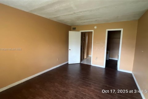 Condo in Miami Gardens, Florida, 1 bedroom № 1954173 - photo 15