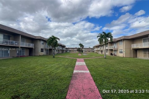 Condo in Miami Gardens, Florida, 1 bedroom № 1954173 - photo 4