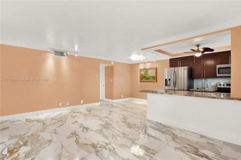 Condominio en venta en Hollywood, Florida, 1 dormitorio, 63.92 m2 № 1711531 - foto 13