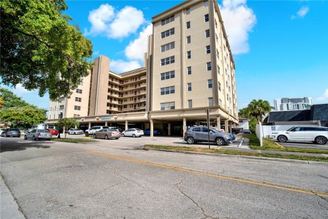 Condominio en venta en Hollywood, Florida, 1 dormitorio, 63.92 m2 № 1711531 - foto 3