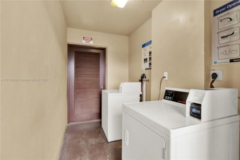 Condominio en venta en Hollywood, Florida, 1 dormitorio, 63.92 m2 № 1711531 - foto 19