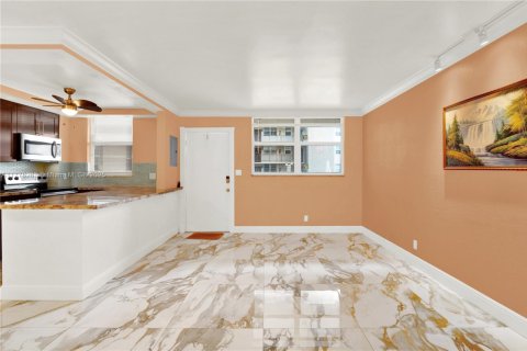 Condominio en venta en Hollywood, Florida, 1 dormitorio, 63.92 m2 № 1711531 - foto 12