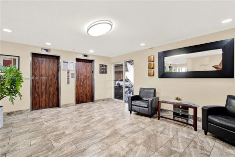 Condominio en venta en Hollywood, Florida, 1 dormitorio, 63.92 m2 № 1711531 - foto 6