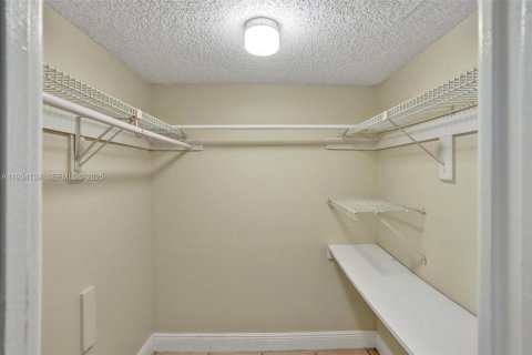 Снять в аренду кондоминиум в Майами, Флорида 2 спальни, 89.65м2, № 1992421 - фото 24