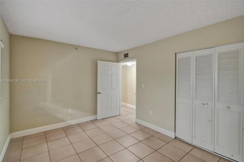 Снять в аренду кондоминиум в Майами, Флорида 2 спальни, 89.65м2, № 1992421 - фото 16