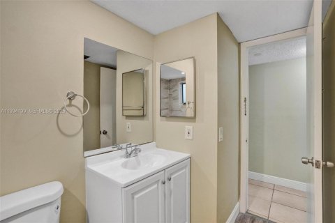 Снять в аренду кондоминиум в Майами, Флорида 2 спальни, 89.65м2, № 1992421 - фото 13