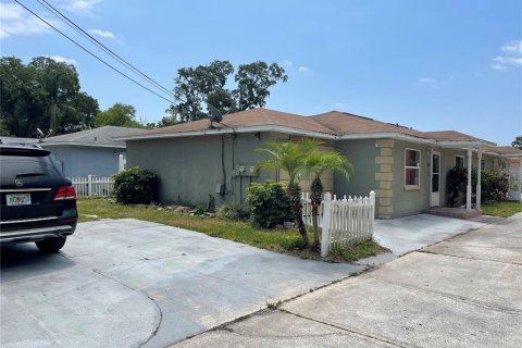 Commercial property in Kissimmee, Florida 6 bedrooms, 167.22 sq.m. № 2397043