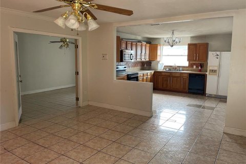 Commercial property in Kissimmee, Florida 6 bedrooms, 167.22 sq.m. № 2397043 - photo 3