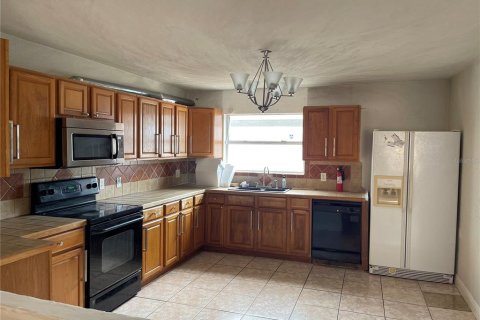 Commercial property in Kissimmee, Florida 6 bedrooms, 167.22 sq.m. № 2397043 - photo 4