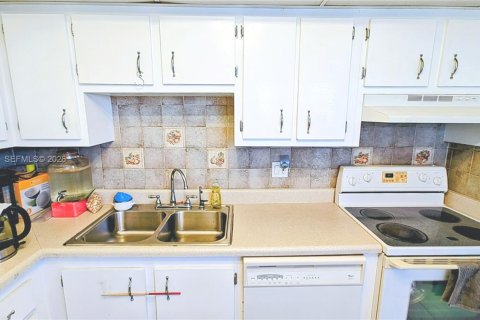 Copropriété à vendre à Lauderhill, Floride: 2 chambres, 94.39 m2 № 2046741 - photo 16