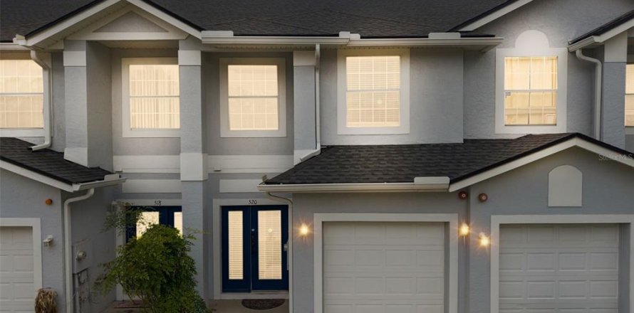 Townhouse in Altamonte Springs, Florida 3 bedrooms, 141.3 sq.m. № 2148144