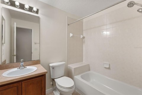 Townhouse in Altamonte Springs, Florida 3 bedrooms, 141.3 sq.m. № 2148144 - photo 23