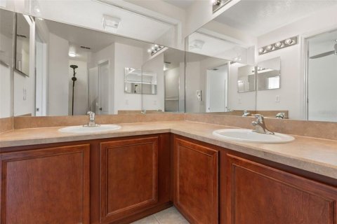 Townhouse in Altamonte Springs, Florida 3 bedrooms, 141.3 sq.m. № 2148144 - photo 14